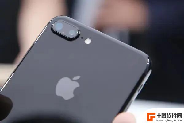 内行人揭秘：为何iPhone比安卓手机更耐用？