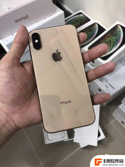 iphone14右侧边按键调节音量 如何在苹果手机上打开侧边按钮键控制音量功能