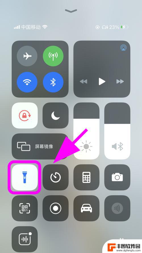 苹果手机后置黑屏,手电筒不亮 iPhone苹果手机手电筒不亮原因