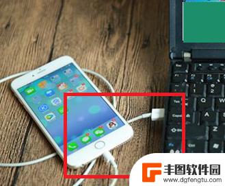 怎么设置苹果手机照片长图 win10如何使用iCloud浏览iPhone手机照片