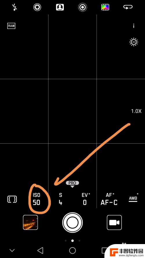 荣耀手机如何拍出灯光 如何调整华为手机拍摄夜景的参数
