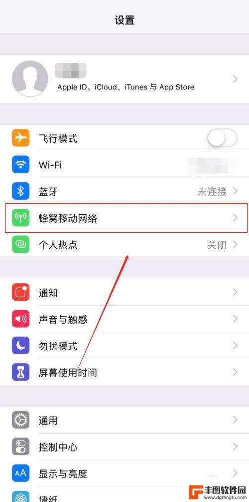 手机如何设置号码锁住苹果 如何在iPhone手机上设置SIM卡锁